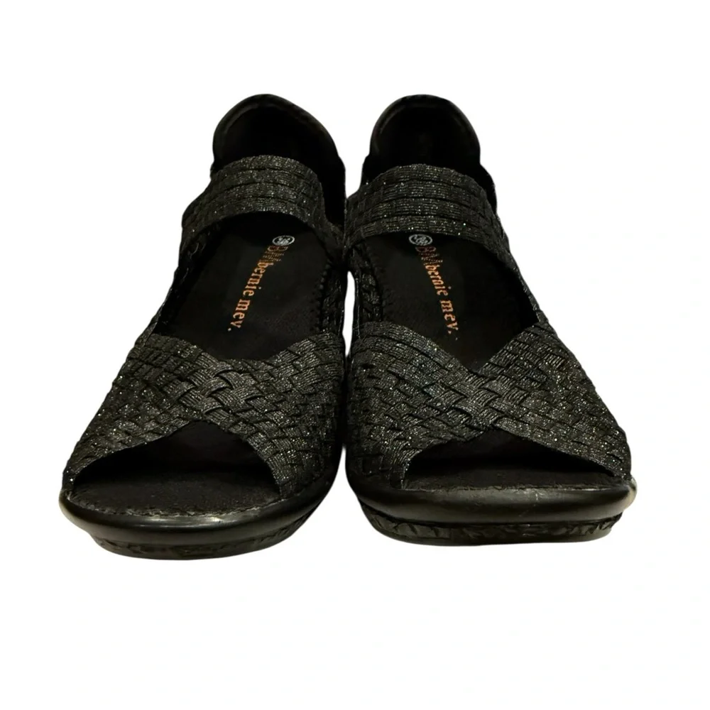 bernie mev. Women’s Black Woven Wedge Casual Sandals Sz 8